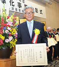 工業標準化事業表彰を受賞した吉川秀隆タカラベルモント会長兼社長