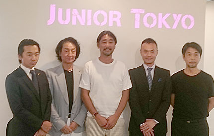会見したJUNIOR TOKYO実行委員会とスポンサーの皆さん（会場は、東京・六本木のuka）