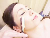 女性顔剃りに最適な「和剃り」