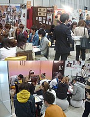 大盛況の「美容師就職フェア2013」東京会場。1時15分頃撮影