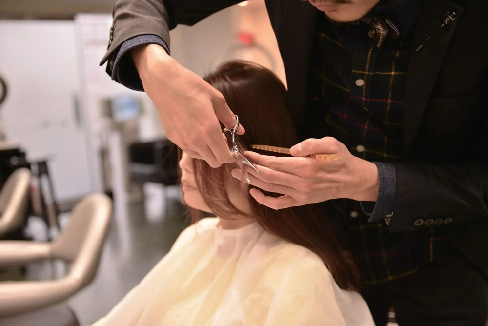 理美容師向けシザーサブスク「シザスク」