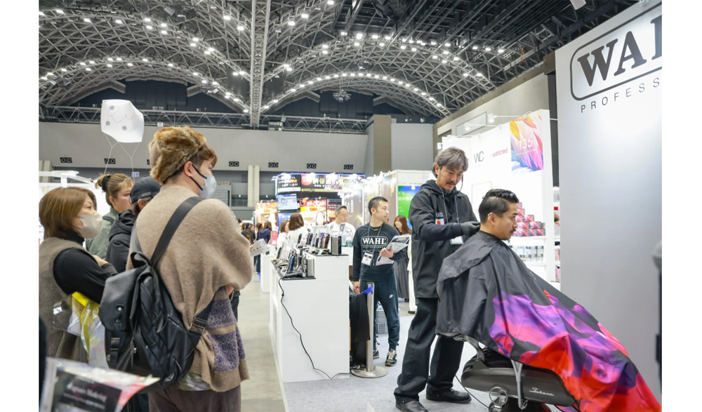 ビューティーワールド ジャパン 福岡の企業ブースで行われたセミナーの様子