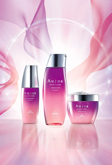 オージュア新ライン『MIRAGERY（ミラジェリィ）』のシャンプー、トリートメント、ヘアマスクの製品ボトルが並んだ商品ビジュアル